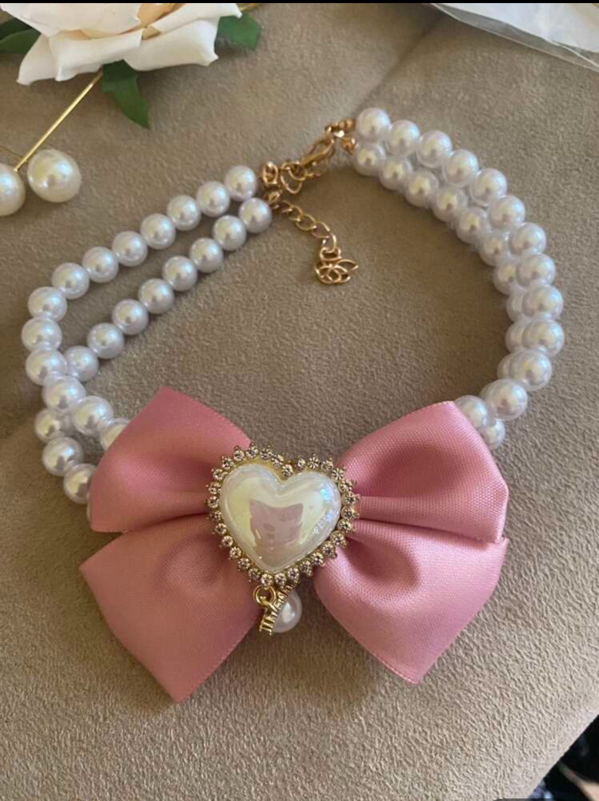 Collier à Perle Avec Pendentif Nœud Papillon  pour Chat et Chien.