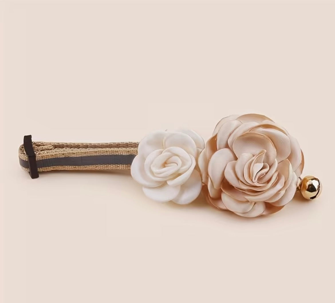 Collier de Chat Double Rose avec Cloche. Réglable.